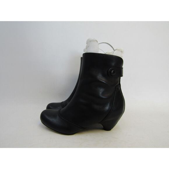 Ciao Bella Womens Size 6 M Black Leather Zip Ankle Fashion Boots Bootie - Picture 1 of 11